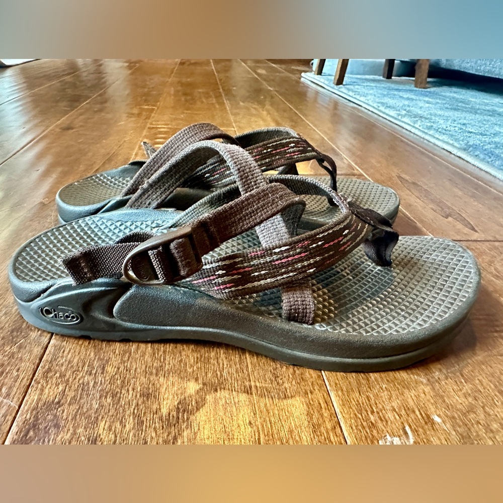 Chaco Hipthong Performance Sandals Size 7